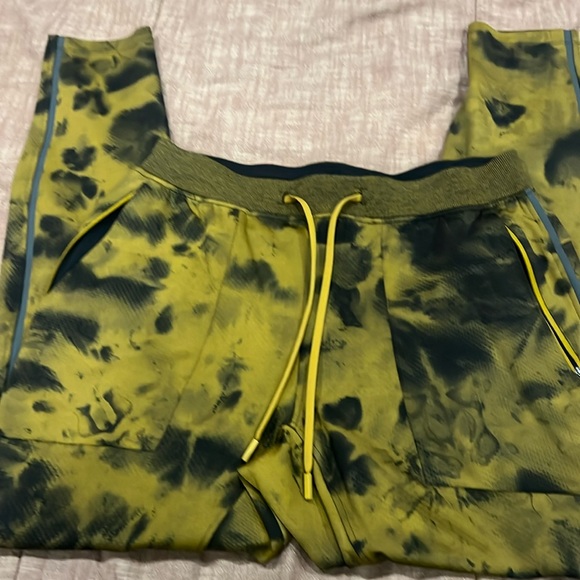Lululemon jogger - Picture 1 of 2